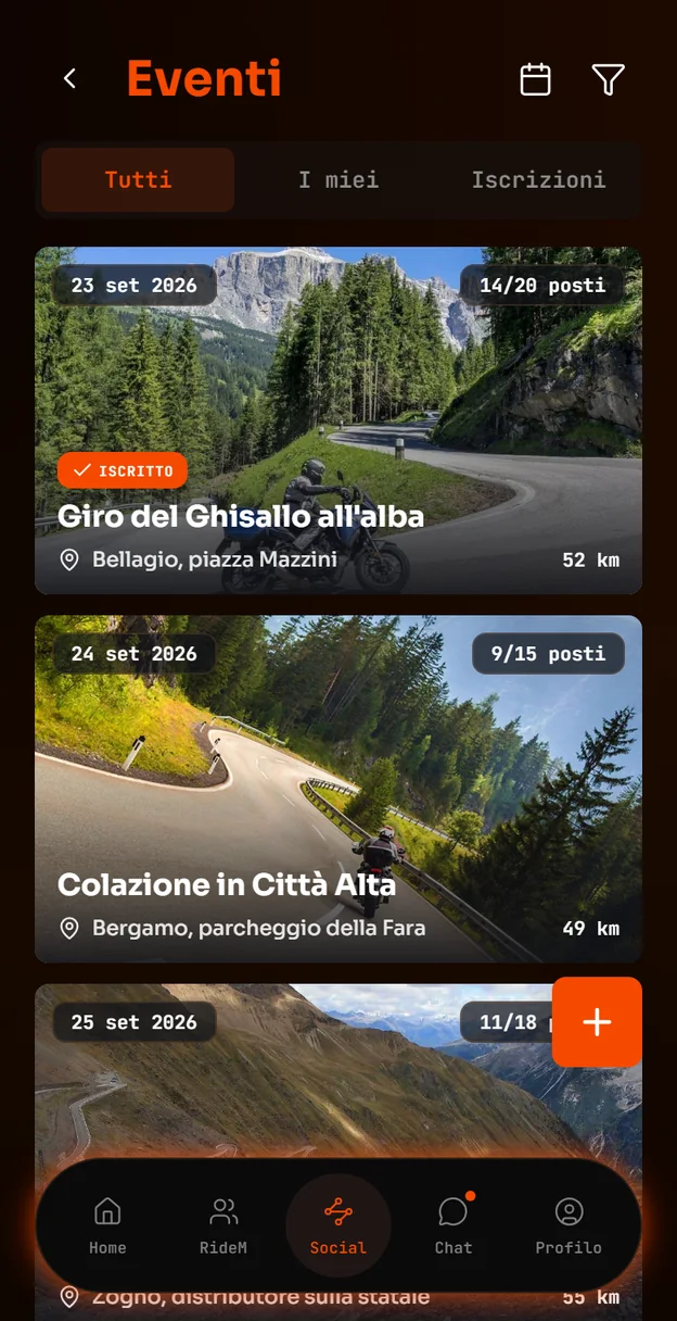 Schermata reale Eventi con giri dimostrativi, date, posti e punti di ritrovo. Navigazione: Home, RideM, Social, Chat, Profilo; Social è selezionato.